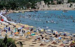 Turistler, Antalya’ya akın ediyor