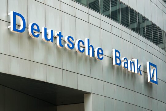 Deutsche Bank, daha fazla sıkılaştırma bekliyor