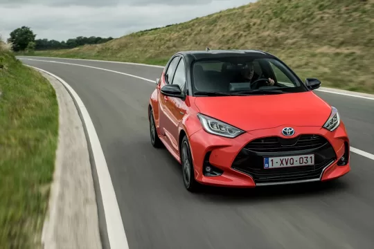 Toyota Yaris 10 milyonluk satış adediyle “efsane” otomobillerden biri oldu