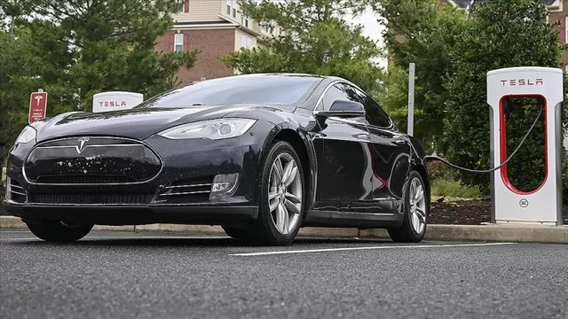 Tesla, Çin’de satılan 1,6 milyon elektrikli aracını geri çağırdı