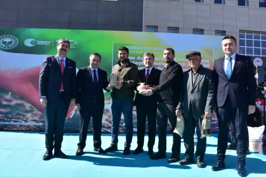 Tarım ve Orman Bakanı Yumaklı, Kırşehir'de TAKE Projesi Tohum Dağıtım Programı'nda konuştu: