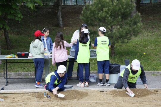İlkokul öğrencileri Maltepe Üniversitesi'nde arkeolojik kazı deneyimi yaşadı