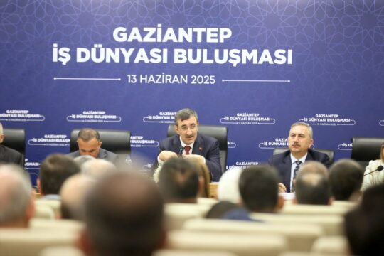 Cumhurbaşkanı Yardımcısı Yılmaz Gaziantep'te sanayicilerle bir araya geldi: