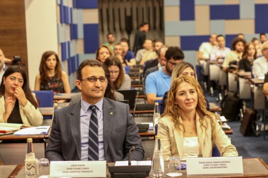 İzmir'de KOBİ'lere ABD pazarındaki ticari fırsatlar anlatıldı