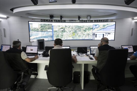 Orman yangınlarıyla mücadelede “beyin takımı” aralıksız çalışıyor