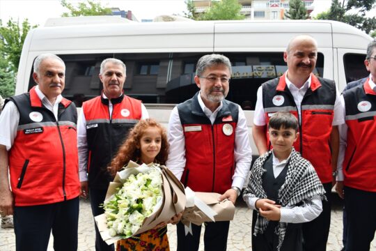 Tarım ve Orman Bakanı İbrahim Yumaklı, Batman'da buğday hasadına katıldı: