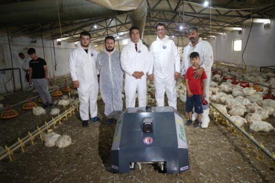 Tavuk çiftlikleri için geliştirilen “BroBot” kümes hastalıklarında erken teşhisi kolaylaştıracak