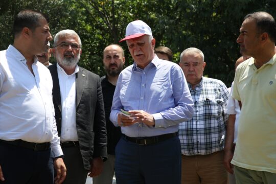 TZOB Genel Başkanı Bayraktar, Hatay'da narenciye bahçelerinde incelemelerde bulundu: