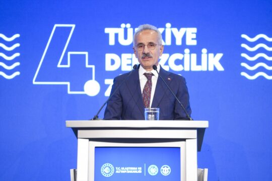 Ulaştırma ve Altyapı Bakanı Uraloğlu, 4. Türkiye Denizcilik Zirvesi’nde konuştu