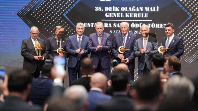 DEİK 38. Olağan Mali Genel Kurulu, Ustalara Saygı Ödül Töreni yapıldı
