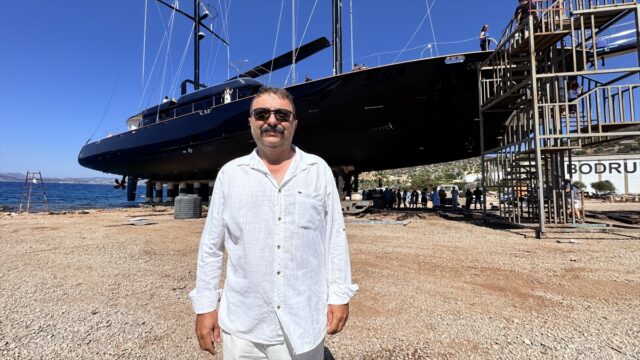 Bodrum'da 7 yılda inşa edilen 50,5 metrelik yelkenli yat denize indirildi