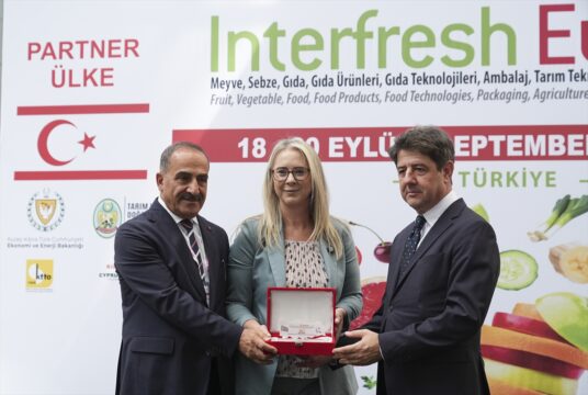 İzmir'deki fuar meyve ve sebze sektörünü buluşturdu
