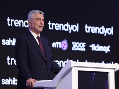 Ticaret Bakanı Bolat “Yapay Zeka Çağında e-Ticaretin Geleceği” zirvesinin açılışında konuştu