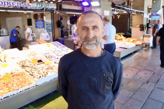 Trabzon'daki balıkçı tezgahlarında hamsi bolluğu yaşanıyor
