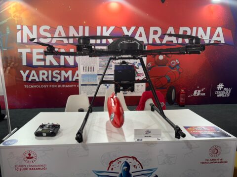 Üniversite öğrencilerinin yapay zeka destekli cankurtaran İHA'sı TEKNOFEST'te