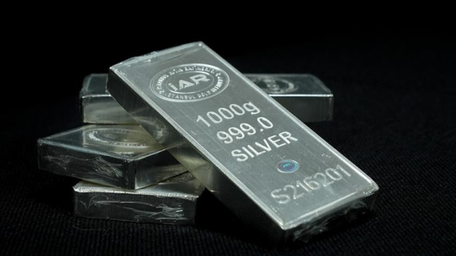 Gümüşün onsu 51 doları aşarak rekor kırdı
