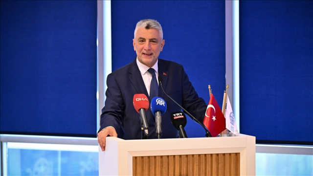 Ticaret Bakanı Bolat, oto galerici esnafı ile bir araya geldi