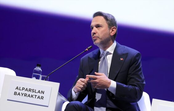 Bakan Bayraktar, uygun maliyetli enerji arzı için yatırımlara devam edileceğini bildirdi