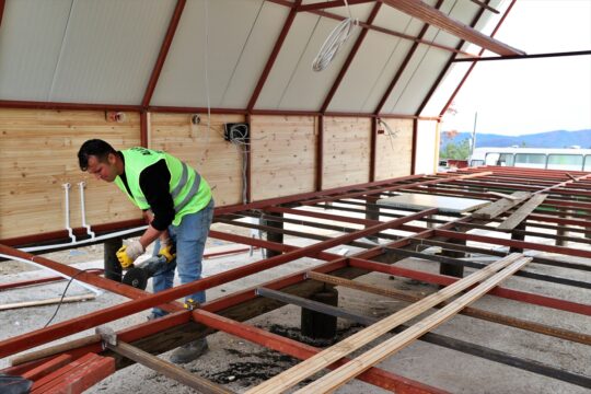 Alaçam Belediyesi personel maaşını ürettiği bungalovlarla ödüyor