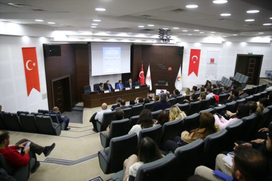 Adana'da “Reel Sektör Şirketleri İçin Kur Riski Yönetimi ve Korunma” paneli düzenlendi