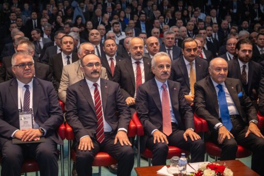 Bakan Uraloğlu, 9. Ulusal Asfalt Sempozyumu ve Sergisi'nde konuştu: