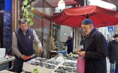 Rize’de hamsinin kilogramı 100 liradan satılıyor