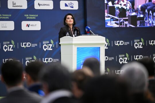 Ticaret Bakanı Bolat, 2. Uluslararası Çevre İletişim Zirvesi'nde konuştu: